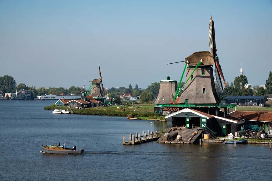 Amsterdam: Experience Zaanse Schans Windmills & Cheese Farm - Getting There: Luxury Coach, Fast Transfer, and a Clear Meeting Point