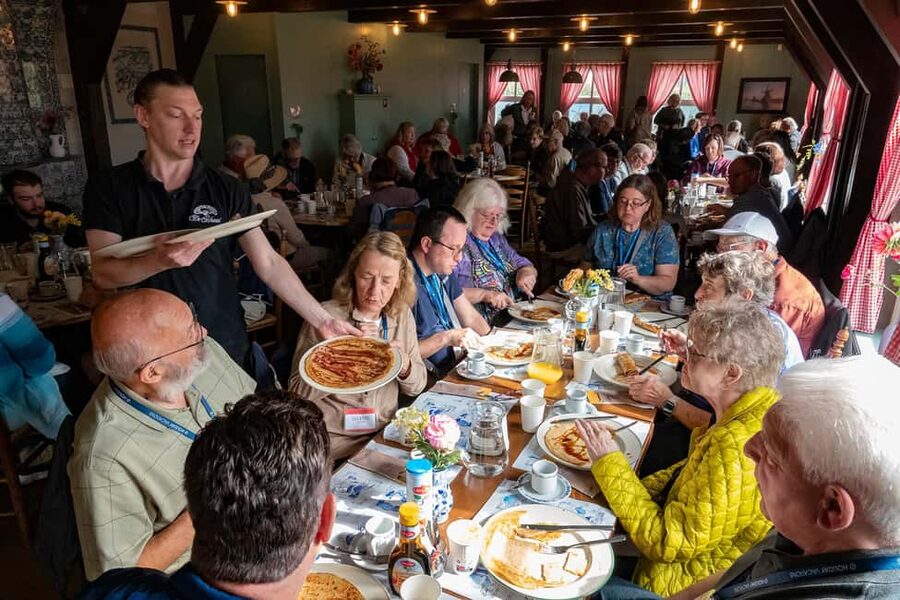 Amsterdam: Experience Zaanse Schans Windmills & Cheese Farm - De Kraai Pancakes and Henri Willig Discounts: Where the Value Adds Up