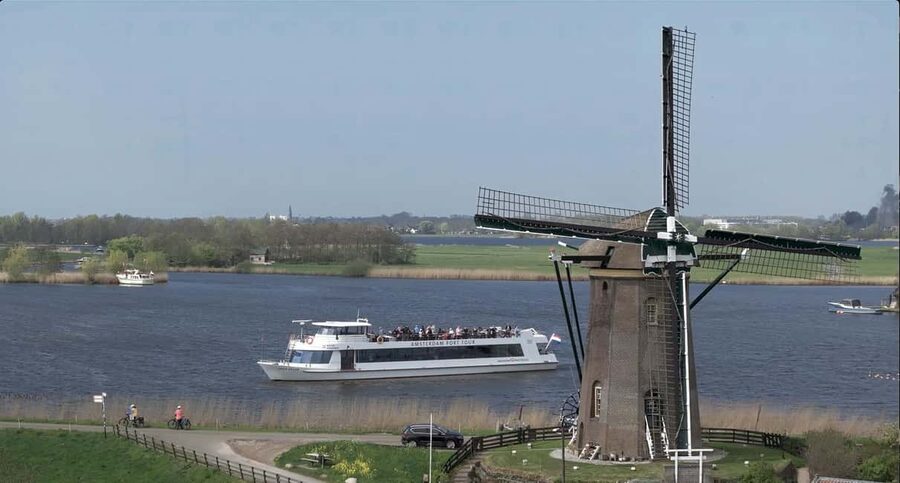 Amsterdam: Tulip Farm Visit, Keukenhof, and Windmill Cruise - The Tulip Farm at De Tulperij: Meet Daan and Anja Up Close