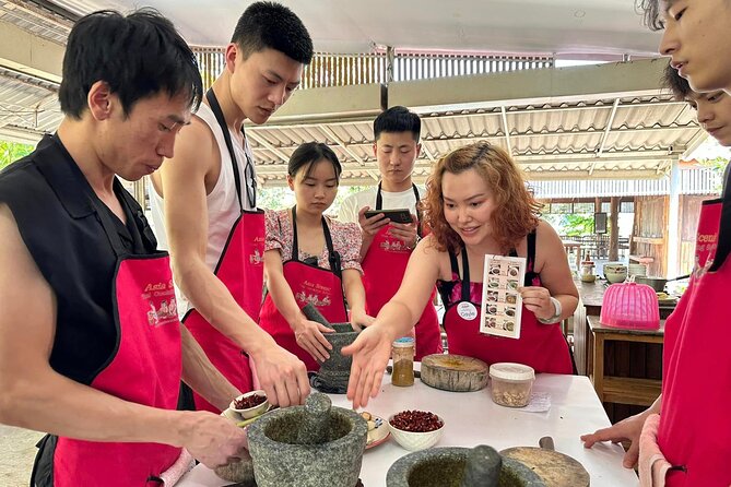 Authentic Thai Cooking Class and Farm Visit in Chiang Mai - Lunch in a bamboo hut: eat what you built