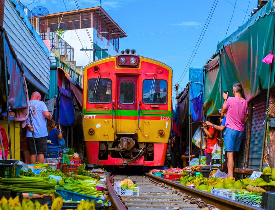 Bangkok: Private Floating & Railway Markets with Farm Visits - Getting there: the private car part that saves your energy