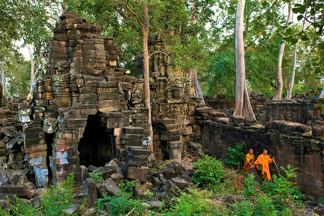 Banteay Chhmar Temple & Silk Farm Private Day Trip from Siem Reap - Banteay Toap’s Fortress of the Army: a shorter stop with a different mood