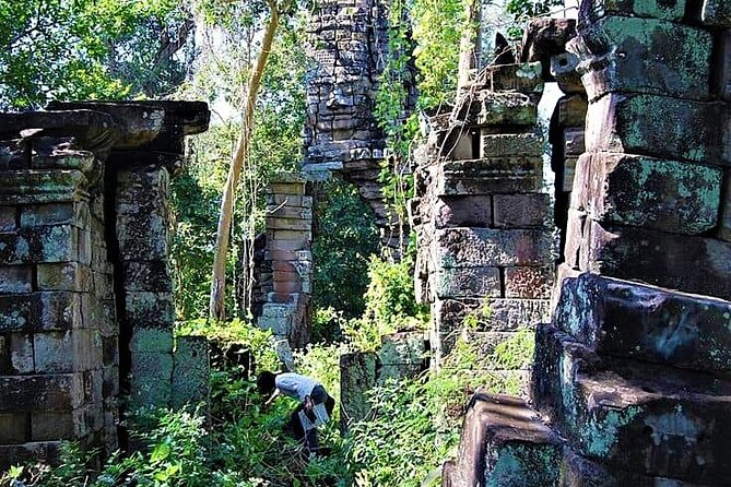 Banteay Chhmar Temple & Silk Farm Private Day Trip from Siem Reap - Getting to the temples: private transfers, hotel pickup, and pacing