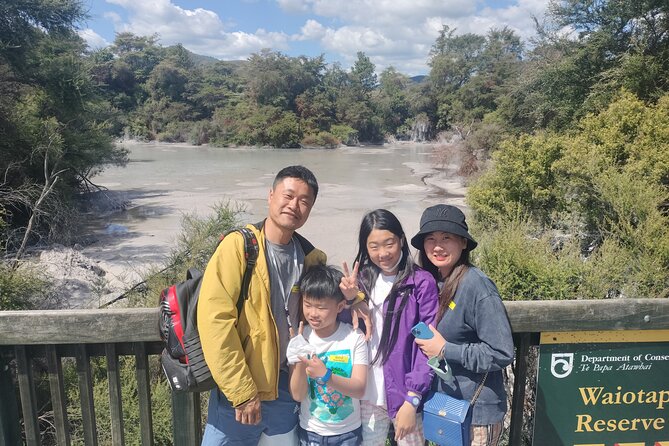 Boutique tour , Mt Maunganui, NZ farm, Rotorua lakes/geothermal - Lake Rotorua lunch break: use the 30 minutes well