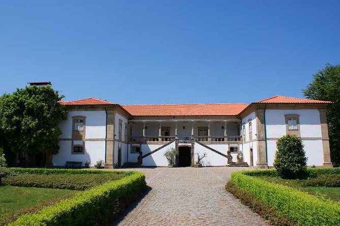 Braga/Guimarães: 1 Day with Lunch + farm and wine tasting - Guimarães: Portugal’s birthplace, with Castle and Dukes Palace