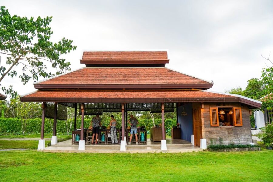 Chiang Mai: Authentic Cooking Class with Market & Farm Visit - Why this cooking class feels more like family than a performance
