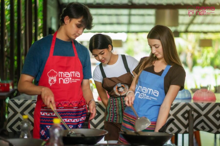 Chiang Mai: Cooking Class with Organic Farm at Mama Noi - Hotel pickup and the local-transport vibe