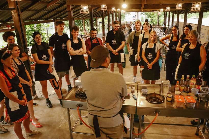 Chiang Mai: HALF-DAY COOKING COURSE at a Thai Cooking Farm - The market stop: where Thai flavor starts
