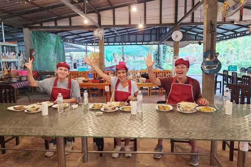 Chiang Rai:Lanna Home Cooking Class at Give Green Farm House - Choosing Your Menu: Curries, Stir-Fries, Salads, or Desserts