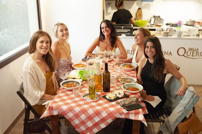 Cinta Senese tour with tasting dinner on the farm - A Montepulciano farm tour built around Cinta Senese pigs
