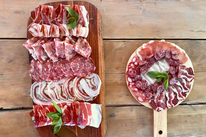 Cinta Senese tour with tasting dinner on the farm - Olive oil, wine, and the small-cellar stop