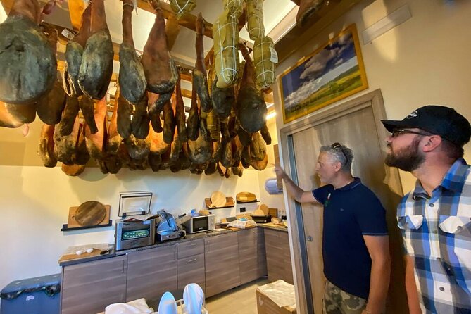 Cinta Senese tour with tasting dinner on the farm - Family-run hospitality, and why small groups matter