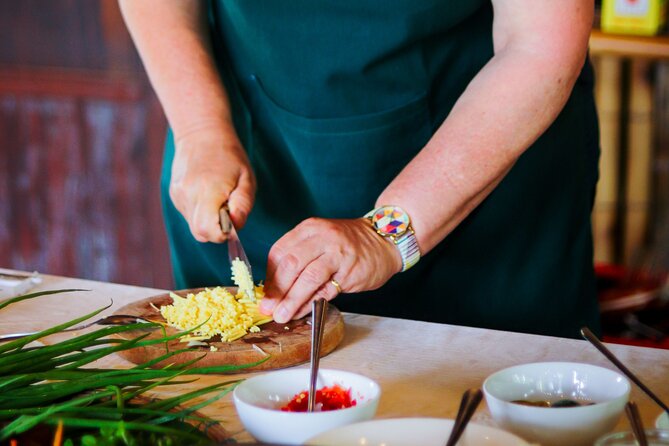 Cocolocal Farm Cooking Class with market tour and basket boat - The meal by the lake: what you cook is what you eat