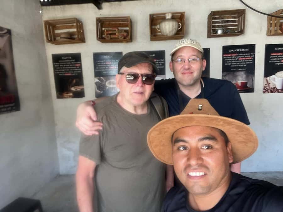 Coffee farm experience - The Ciudad Vieja walk: coffee regions and field life in 105 minutes