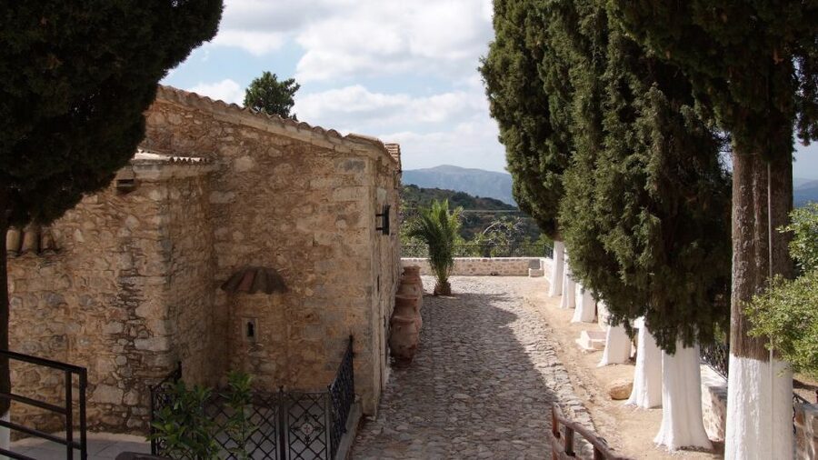 Crete: Knossos, Lasithi, Lasinthos and Olive Farm Combo Tour - Knossos Palace: The Main Event, and Where Timing Can Feel Tight