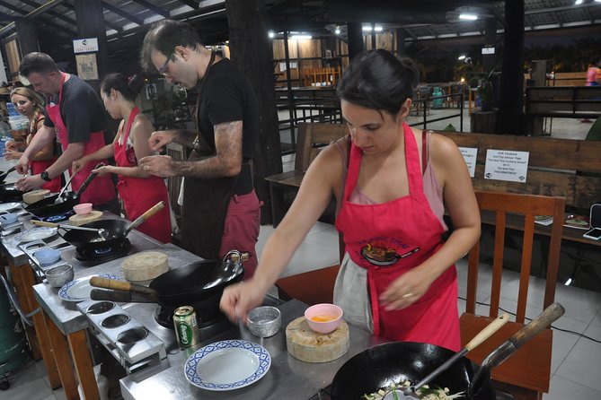 Evening Cooking Class in Organic Farm with Local Market Tour - A 3:30 pm Chiang Mai plan that doesn’t waste your evening