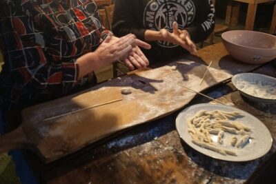 Farm-to-table Food Experience - The farm visit: sheep dairy, homegrown produce, and slow-food thinking