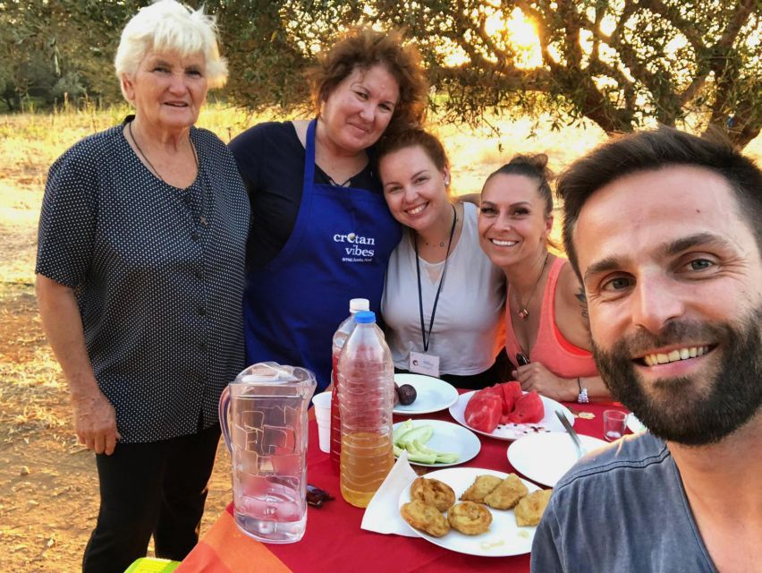 Farm Tour with Cheese-Making, Olive Oil Tasting & Picnic - Walking the olive groves and greenhouses like a local