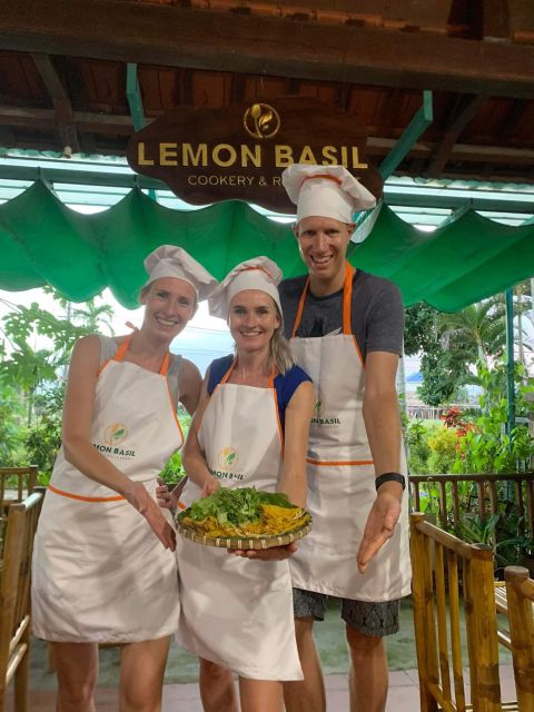 From Hoi An: Cooking Class at Organic Farm - Green Papaya Salad: sour, fresh, and all about flavor balance
