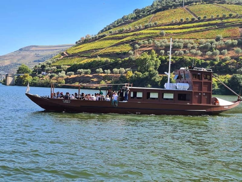 From Porto: 2 Wine Regions, Farm Lunch, and Boat Ride - Guides and group size: why the people make a difference