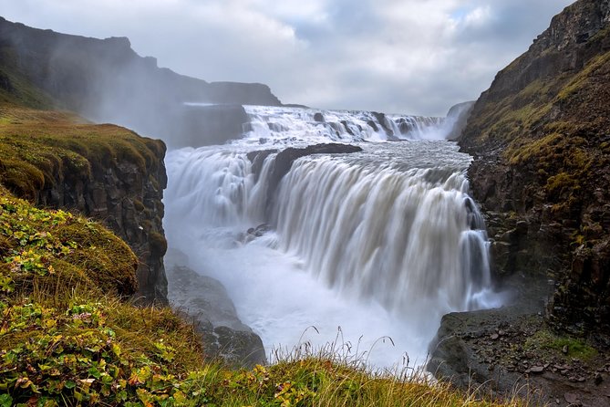 Golden Circle Day Tour in Mini Bus from Reykjavik with Fridheimar Tomato Farm - Geysir: Steam, Timing, and Why This Stop Works in a Full Day
