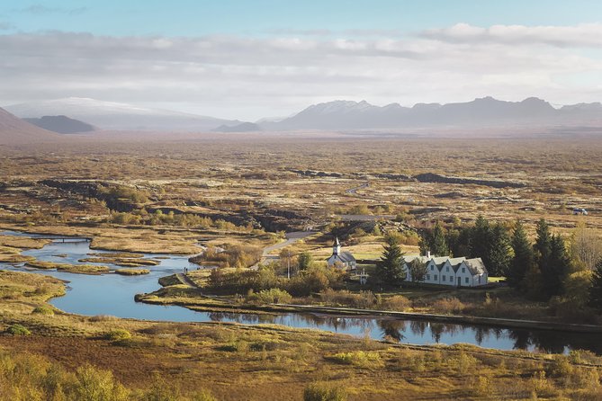 Golden Circle Tales, Tomato Farm & Kerid – Small Group from RVK - Geysir: watching Strokkur’s eruption rhythm