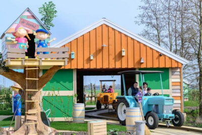 Groot-Ammers: Adventure Farm Molenwaard Entry Ticket - Fien & Teun shows: the heart of the day