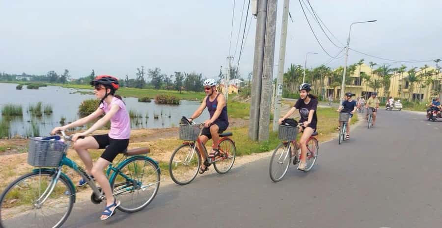 Hoi An: Countryside Bicycle Tour with Farm, Basket Boat Ride - Learning bamboo fishing: fish traps, purple crabs, and real technique