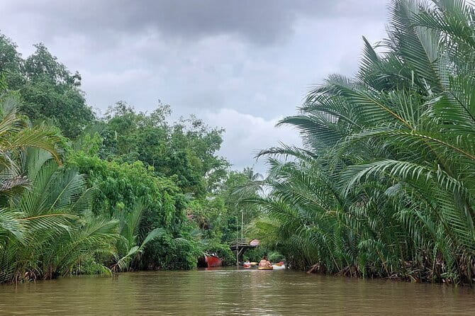 Kampot Classic Tour & Kayaking at the Green Cathedral with lunch - Phnom Chhngok Cave Temple: The 200-Step Stair and Bat Cave Rules