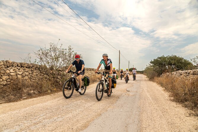 Lecce to Gallipoli E-Bike Tour with Swim, Farm Tasting +Taxi back - Your morning start in Lecce: old-town lanes to quick countryside calm