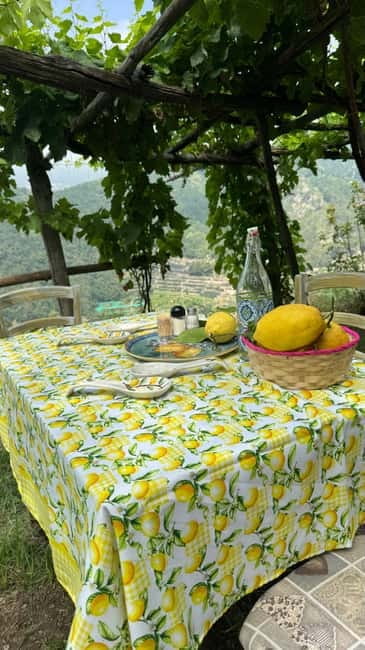 Maiori: Hiking Tour to A Lemon Farm with Lemon Tastings - Where you start: Corso Reginna and the Mezzacapo Palace meeting point