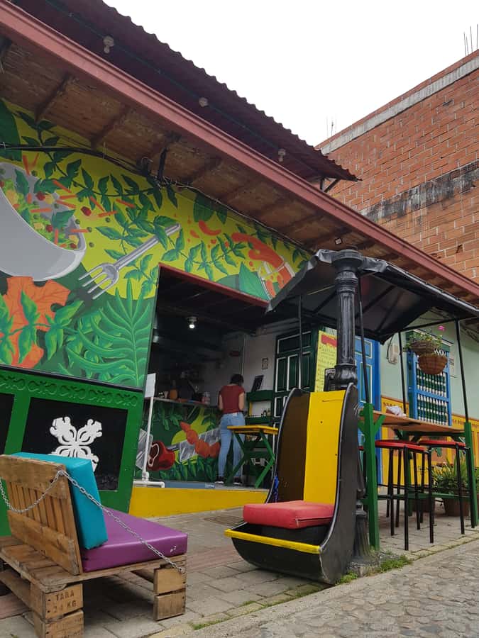 Medellin: Guatape, El Peñol Coffee Farm Private Tour & Fruit - Why this Medellín to Guatapé day trip feels worth it