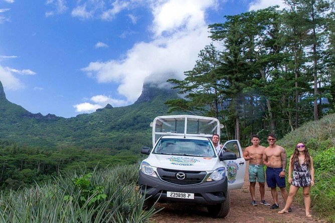 Moorea 4WD Tour Inc. Belvedere, Pineapple Farm, Magic Mountain... - Pickup to first viewpoint: leaving the resort bubble