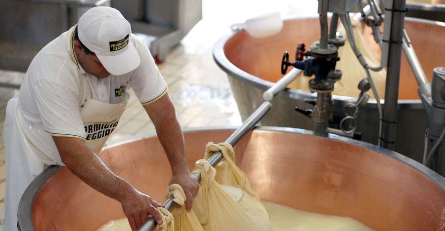 Parma: Parmigiano Reggiano Farm Tour & Tasting with Transfer - Taste time: Parmigiano at different stages with sparkling local wine