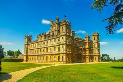 Private Downton Abbey Tour, including Bampton, Cogges Farm, and Highclere - Stop 1: Cogges Manor Farm (Yew Tree Farm) and the filming-room tour