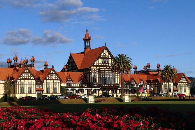 Private, via beaches, Kiwi farm to Rotorua 8 lakes & Geothermal - Rotorua in One Day: Why This Route Works from Tauranga
