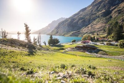 Queenstown: Walter Peak Farm Tour and Lake Cruise - Onboard comfort and how to catch the skipper’s story