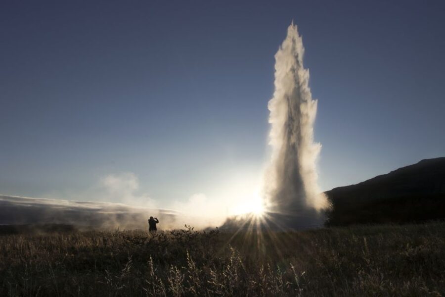 Reykjavik: Golden Circle, Tomato Farm and Kerið Crater Tour - Timing that works: 9 hours, with breaks that help you stay sane