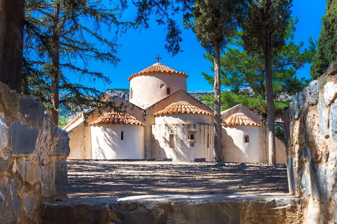 Road-trip to Lasithi, Zeus Cave, Vidiani, Krasi & Olive Mill Farm - Cave of Zeus (Psychro): the descent, the crowds, and how to time your walking