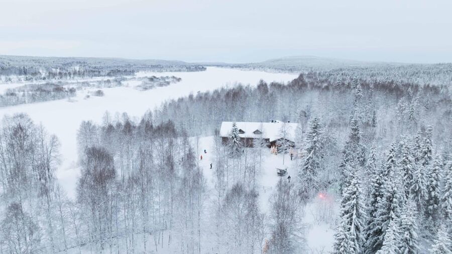 Rovaniemi: Husky Farm Visit with a Sledge Ride - Meet your guide at the Arctic Circle offices, then get geared up