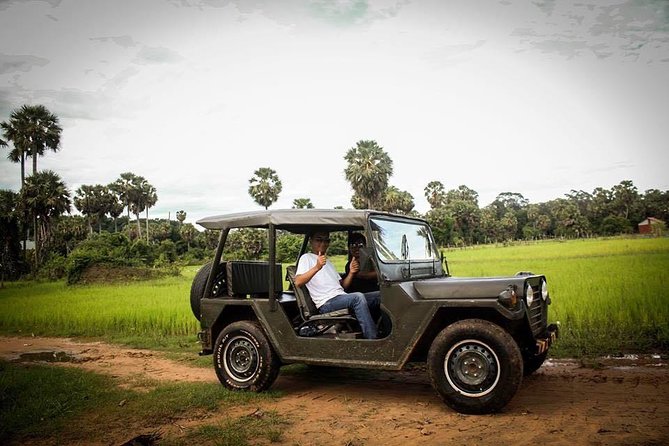 Siem Reap: Silk Farm & Countryside Offbeat Jeep Tour - Village Food and Craft Stops: Rice Noodles, Bamboo Sticky Rice, Basket Weaving