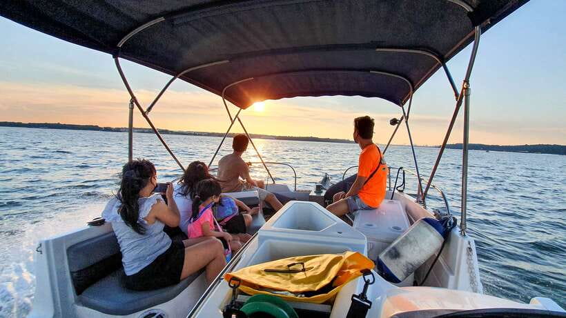Singapore: Guided Boat Tour and Kelong Fish Farm Visit - The on-water lesson: sea channels and seaman lingo