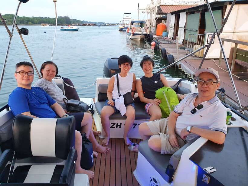 Singapore: Guided Boat Tour and Kelong Fish Farm Visit - Wildlife spotting tips (without stress)