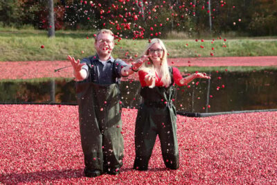 Toronto: Muskoka Cranberry Farm and Hardy Lake Hike - Finding the meeting point at Yorkdale without the stress