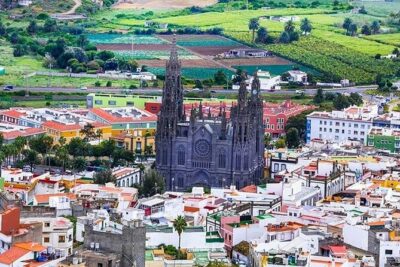 Tour to Arucas, Teror, Aloe Vera farm - Highlights - Teror and the Basilica stop: balconies, faith, and quick architecture time