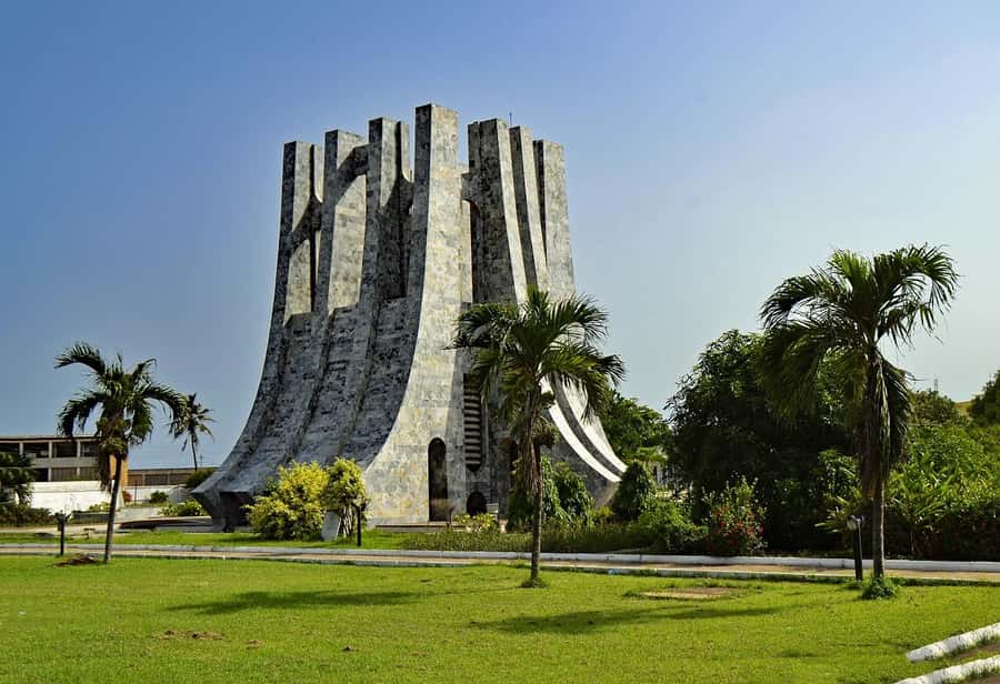 Visit Aburi Garden, Tetteh Quarshie Cocoa Farm & Waterfall - Tetteh Quarshie Cocoa Farm: plant, process, and tasting