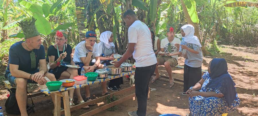 Zanzibar: Spice Farm Tour with Traditional Cooking Lesson - Buying Spices at the End: Cash-Only and Worth Thinking About