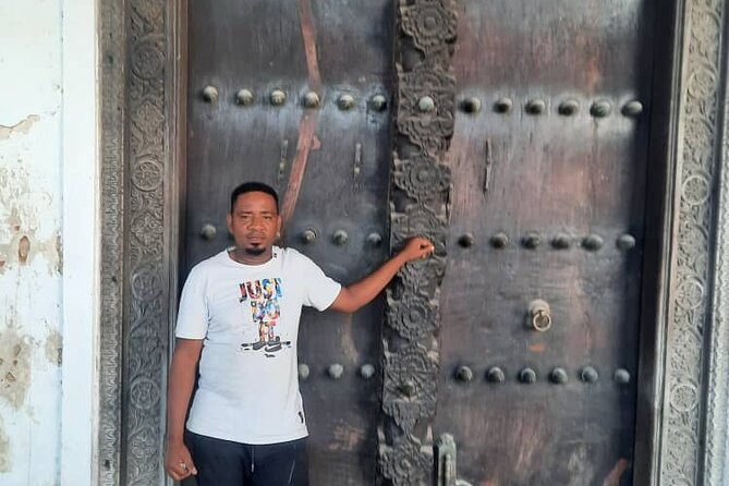 Zanzibar Stone Town Historical Tour and Spice Farm Tour - Jambo Spice Farm: real smells, hands-on tasting, and lunch with local flavors